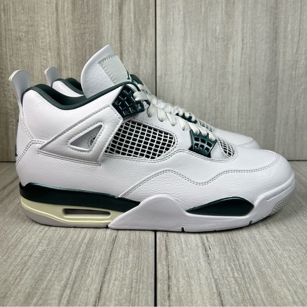 NEW Jordan 4 Retro Oxidized Green Sail White Sneakers
fq8138-103 Mens Size 9.5